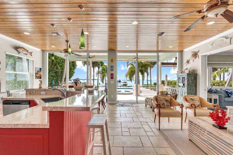 5 bedroom Single Family Residence at 126 Point Pleasant Drive, Point Pleasant (99.5), Key Largo — photo 2