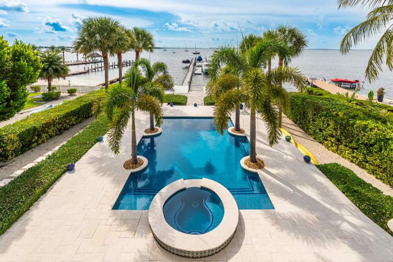 5 bedroom Single Family Residence at 126 Point Pleasant Drive, Point Pleasant (99.5), Key Largo — photo 3
