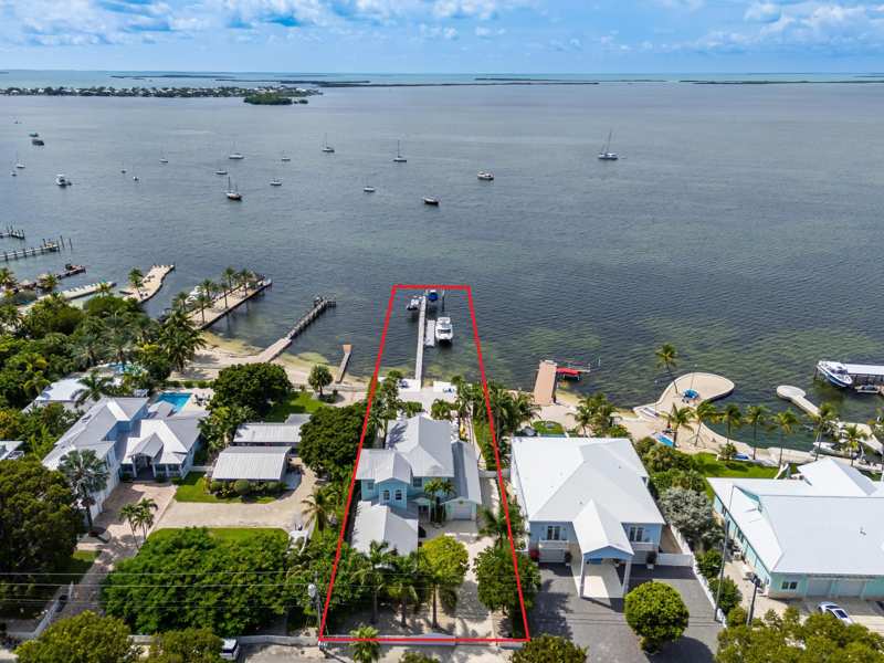 5 bedroom Single Family Residence at 126 Point Pleasant Drive, Point Pleasant (99.5), Key Largo — photo 1