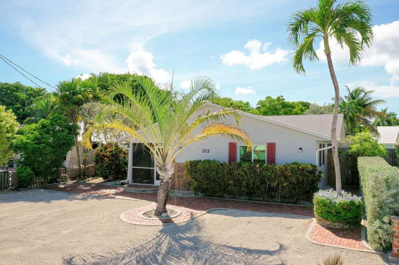 3 bedroom Single Family Residence at 313 2nd Terrace, Largo Sound Vill (104.0), Key Largo — photo 2