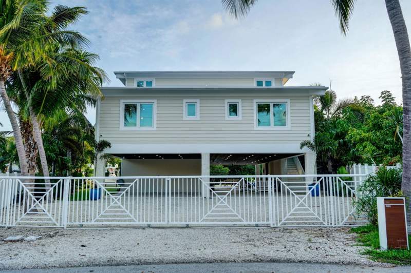 4 bedroom Single Family Residence at 328 S Coconut Palm Boulevard, Plant Key Colony (90.0), Plantation Key — photo 3