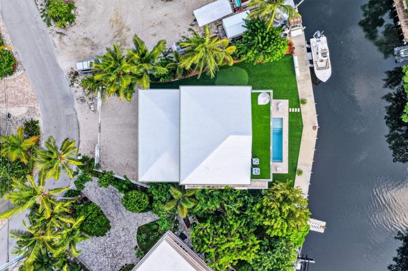 4 bedroom Single Family Residence at 328 S Coconut Palm Boulevard, Plant Key Colony (90.0), Plantation Key — photo 4