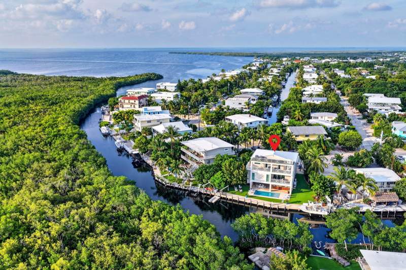 4 bedroom Single Family Residence at 328 S Coconut Palm Boulevard, Plant Key Colony (90.0), Plantation Key — photo 5