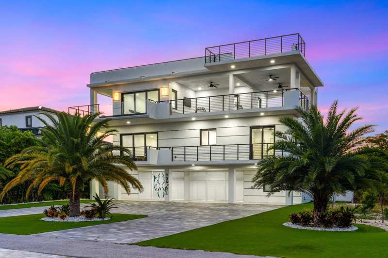 4 bedroom Single Family Residence at 136 Coco Plum Drive, Coco Plum (54.6), Marathon — photo 1