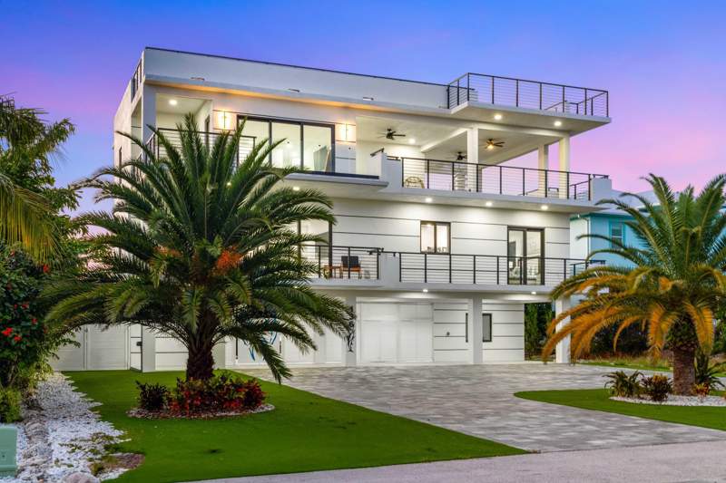 4 bedroom Single Family Residence at 136 Coco Plum Drive, Coco Plum (54.6), Marathon — photo 5