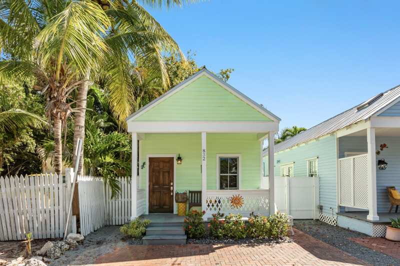2 bedroom Single Family Residence at 832 Johnson Lane, Eugene R Albury Sub (1.0), Key West — photo 1