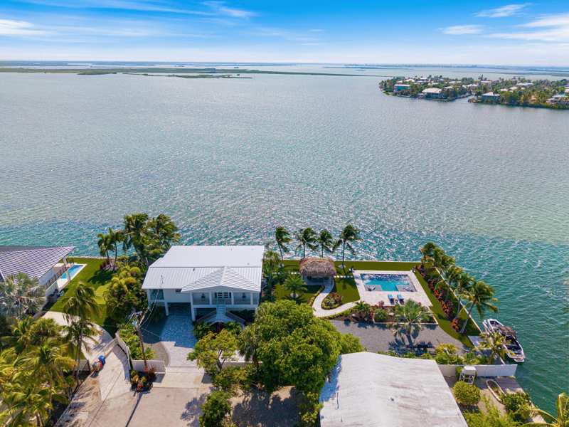 4 bedroom Single Family Residence at 17015 W Wahoo Lane, Sugarloaf Shores (17.0), Sugarloaf Key — photo 1