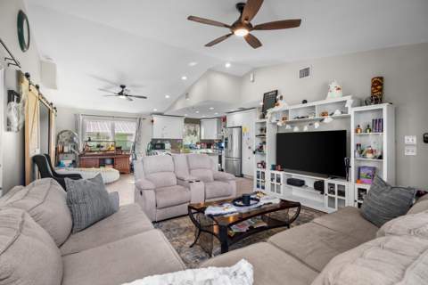 29283 Coconut Palm Drive, Big Pine Key FL - photo 9 of 48