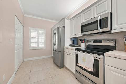 5607 College Road ## B302, Key West FL - photo 18 of 35