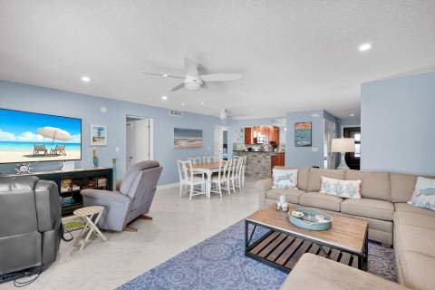 601 W Ocean Drive #302, Key Colony FL - photo 7 of 38