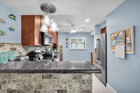 601 W Ocean Drive #302, Key Colony FL - photo 10 of 38