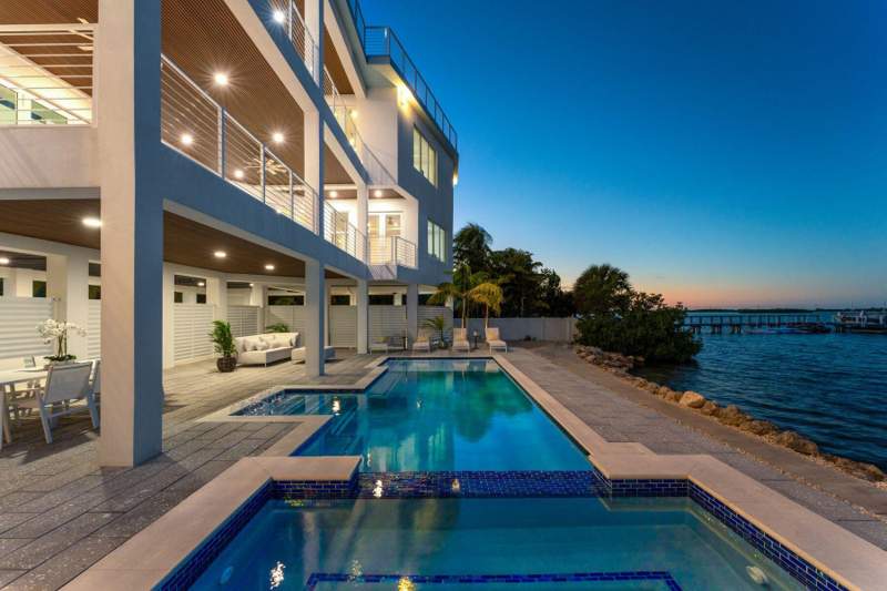 6 bedroom Single Family Residence at 1041 Buttonwood Drive, Sugarloaf Shores (17.0), Sugarloaf Key — photo 2