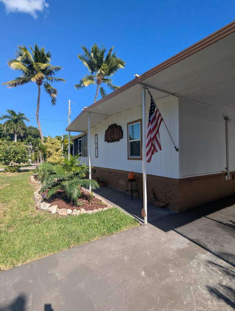 2 bedroom Mobile Home at 500 N Emerald Drive, Silver Shores (96.0), Key Largo — photo 3