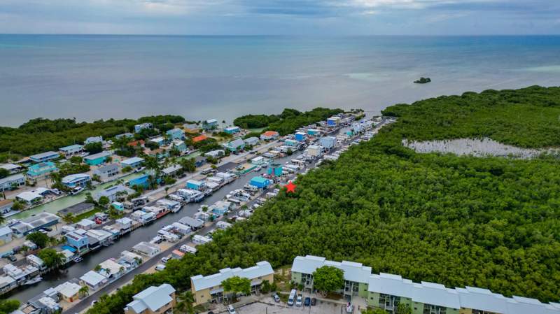 1 bedroom Mobile Home at 6099 Overseas Highway #Lot 60W, Keys RV/Mobile Home Condominium (50.5), Marathon — photo 2