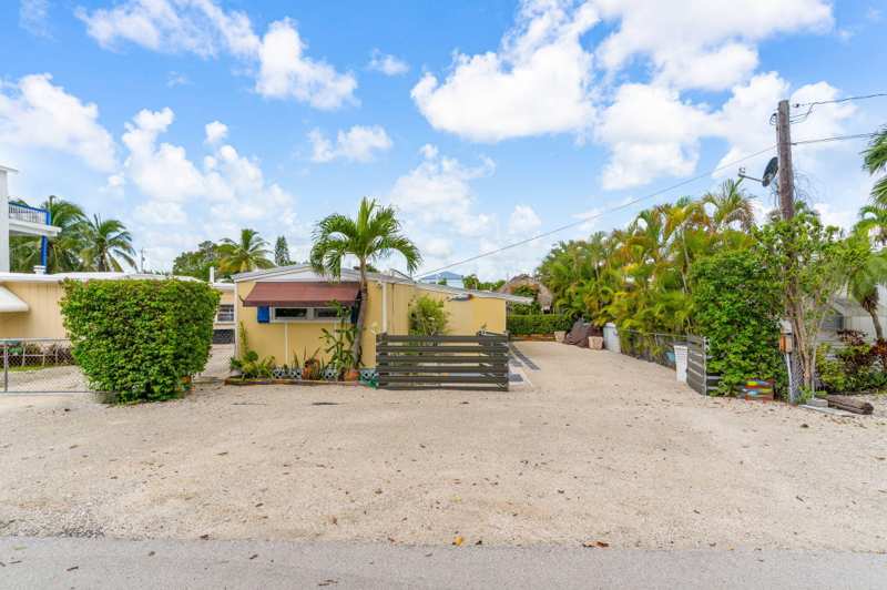 1 bedroom Mobile Home at 8 Grassy Road, Sexton Cove (106.0), Key Largo — photo 1
