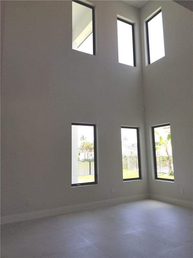 5 bedroom Single Family Residence at 3515 Ashwood Circle, Preserve At Emerald Hills, Hollywood — photo 3