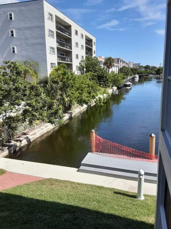 1 bedroom Stock Cooperative at 1439 S Ocean Boulevard #217, Whittier Towers, Pompano Beach — photo 4
