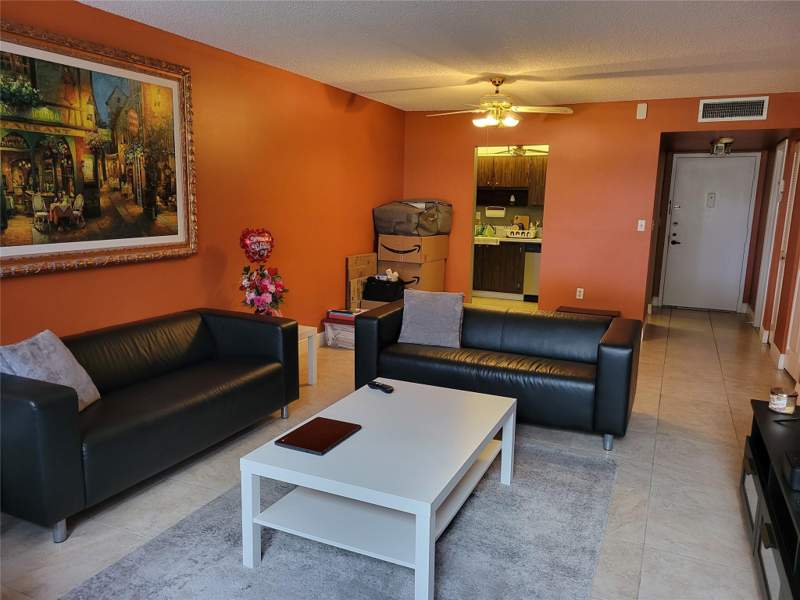 1 bedroom Condominium at 1400 Saint Charles Place #211, Park Place Condominium, Pembroke Pines — photo 3