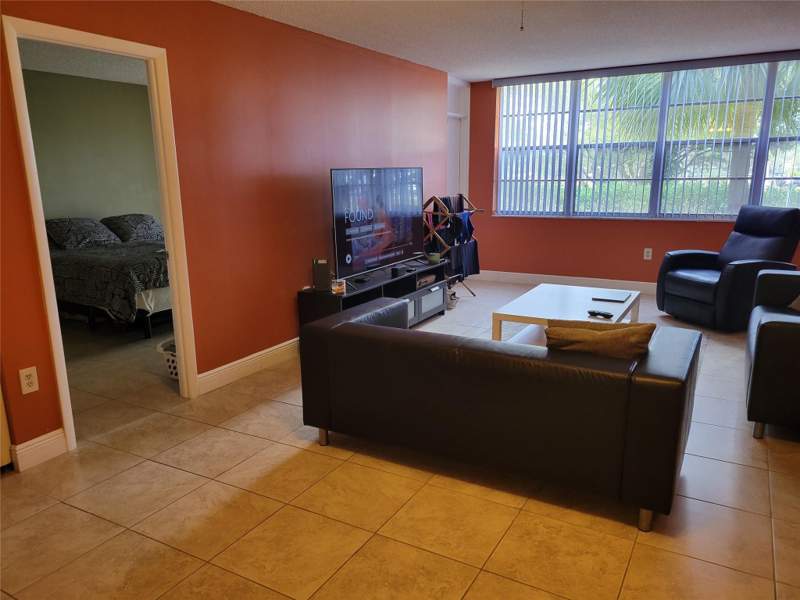 1 bedroom Condominium at 1400 Saint Charles Place #211, Park Place Condominium, Pembroke Pines — photo 5