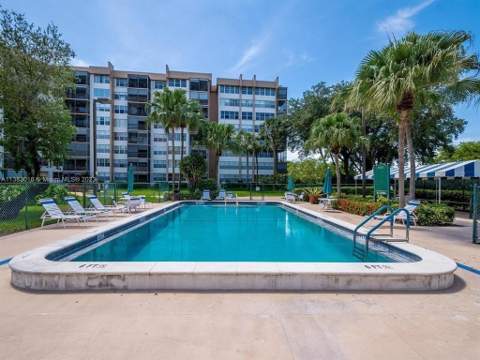 1400 Saint Charles Place #211, Pembroke Pines FL - photo 23 of 30