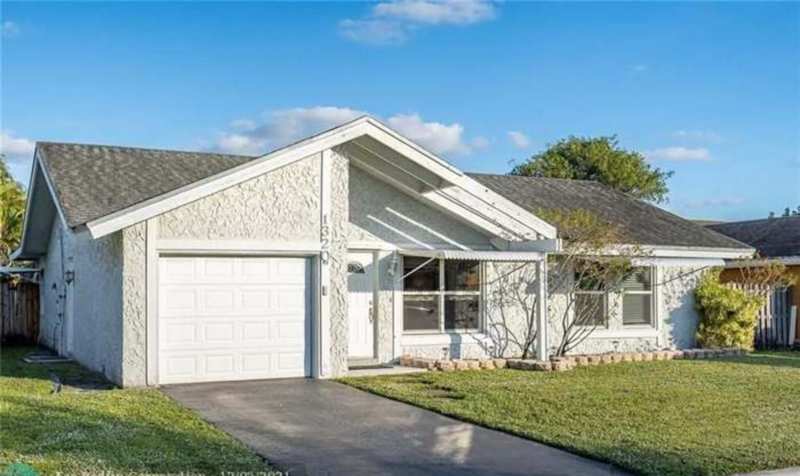 3 bedroom Single Family Residence at 1320 SW 82nd Terrace, North Lauderdale Landings, North Lauderdale — photo 1