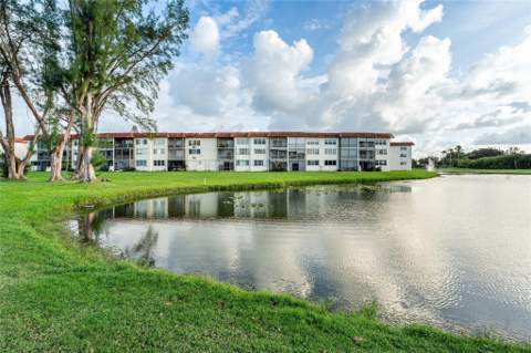 9611 N Hollybrook Lake Drive #107, Pembroke Pines FL - photo 18 of 56