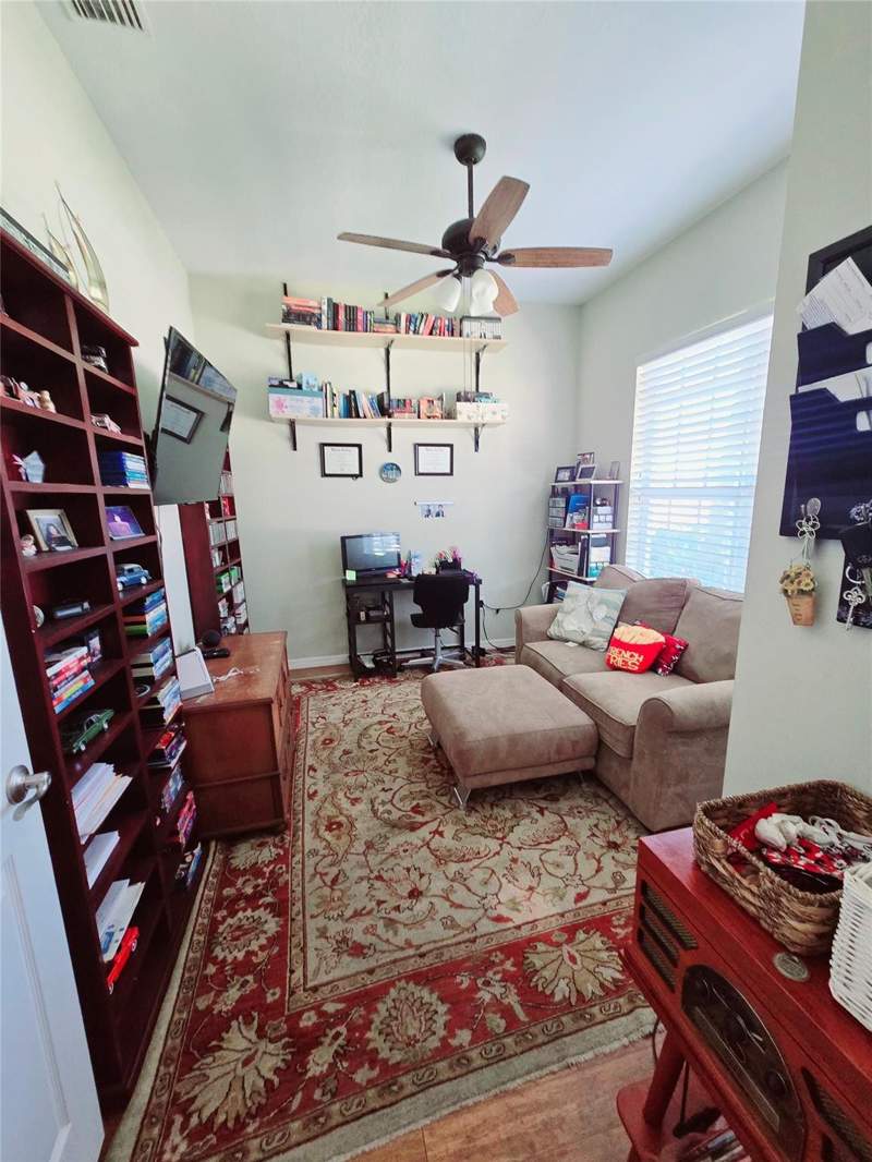 4 bedroom Single Family Residence at 723 SW Myakka River Trace, Lake Forest At St Lucie W, Port St. Lucie — photo 3