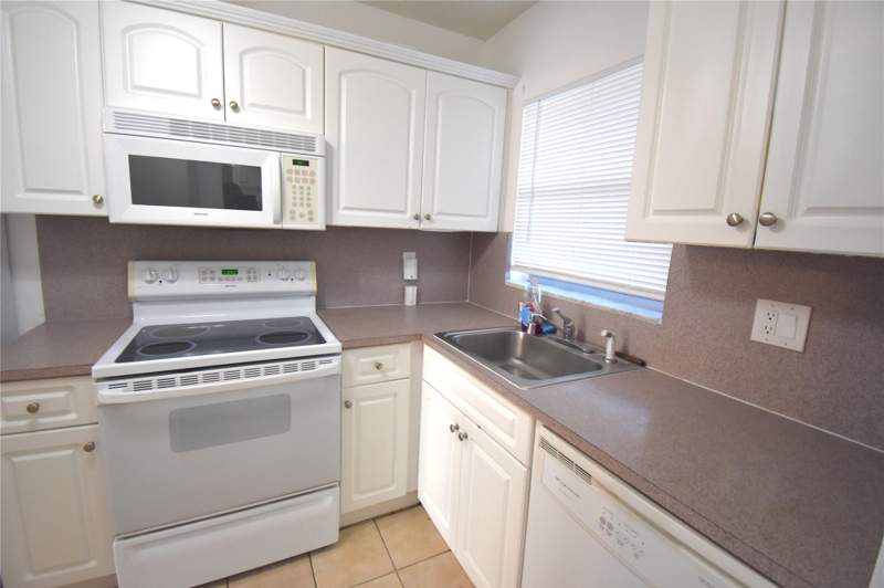 2 bedroom Condominium at 3051 Sunrise Lakes Drive #311, Sunrise Lakes Phase 1, Sunrise — photo 2
