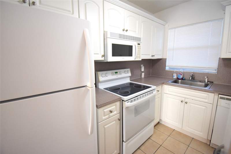 2 bedroom Condominium at 3051 Sunrise Lakes Drive #311, Sunrise Lakes Phase 1, Sunrise — photo 3
