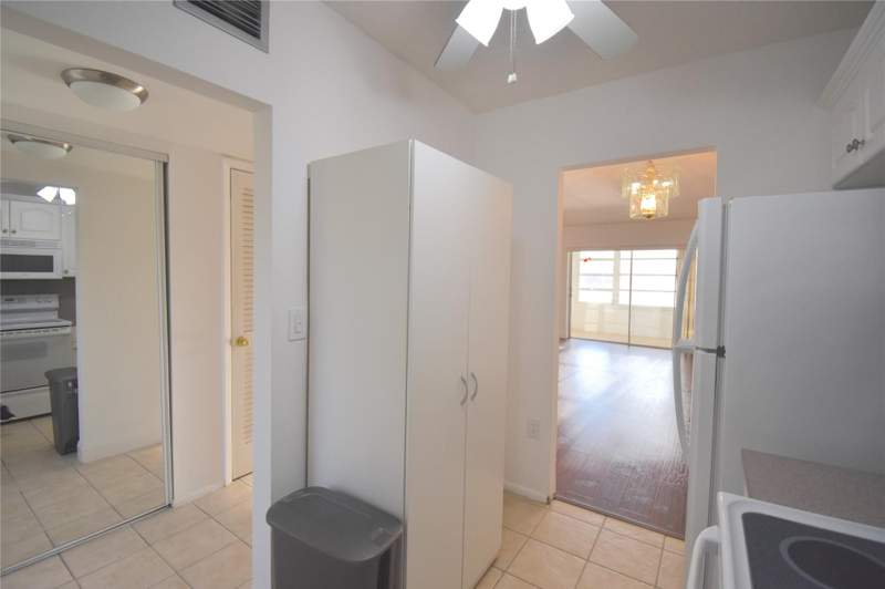 2 bedroom Condominium at 3051 Sunrise Lakes Drive #311, Sunrise Lakes Phase 1, Sunrise — photo 4