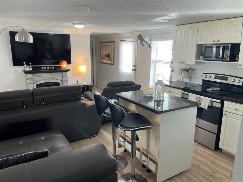 2 bedroom Mobile Home at 8670 SW 18th Court, Park City Sec Two 56-25 B, Davie — photo 3