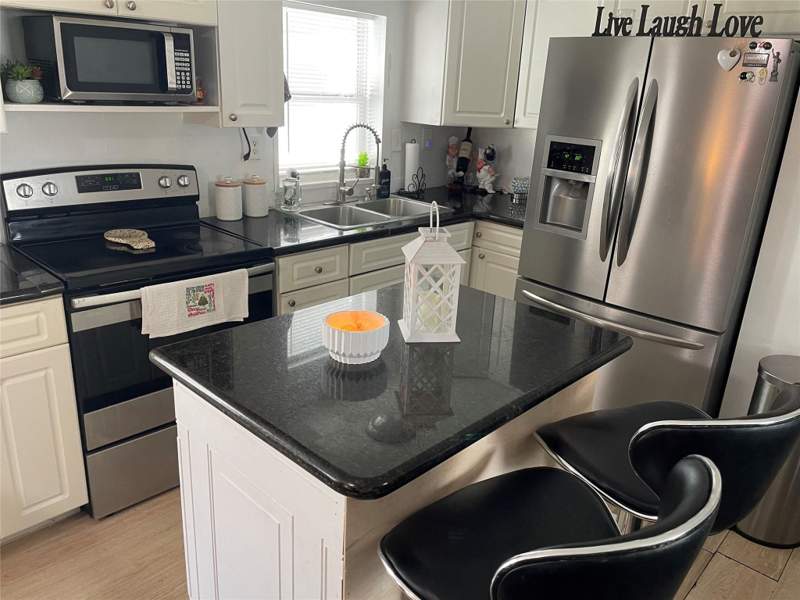 2 bedroom Mobile Home at 8670 SW 18th Court, Park City Sec Two 56-25 B, Davie — photo 5