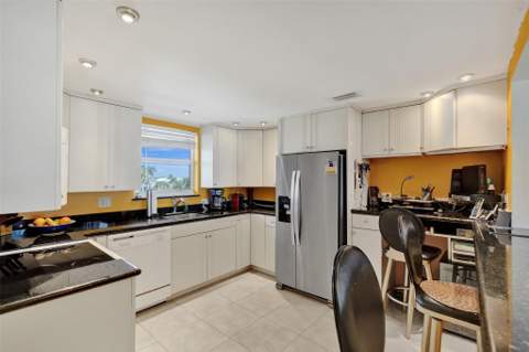 1051 Hillsboro Mile #307e, Hillsboro Beach FL - photo 10 of 31