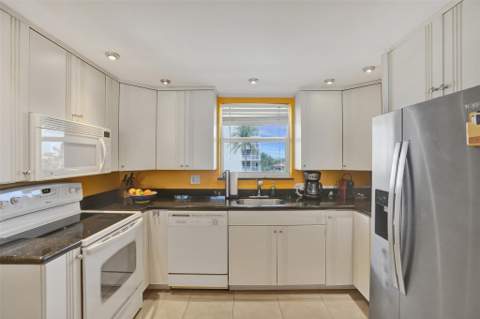 1051 Hillsboro Mile #307e, Hillsboro Beach FL - photo 12 of 31