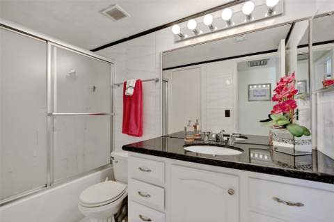 1051 Hillsboro Mile #307e, Hillsboro Beach FL - photo 17 of 31