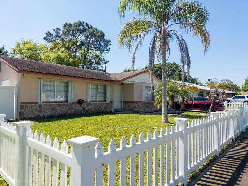 3 bedroom Single Family Residence at 3205 Hibiscus, PINECREST ESTATES UNIT 1, Fort Pierce — photo 1