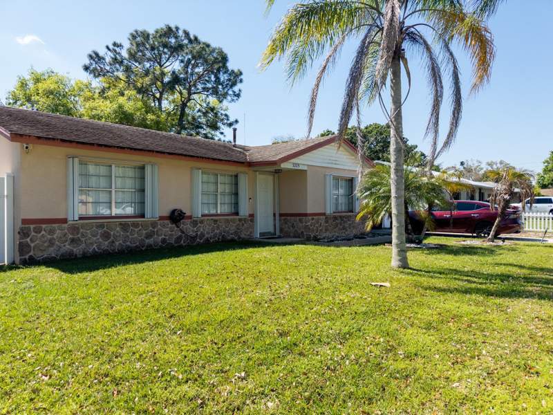 3 bedroom Single Family Residence at 3205 Hibiscus, PINECREST ESTATES UNIT 1, Fort Pierce — photo 3