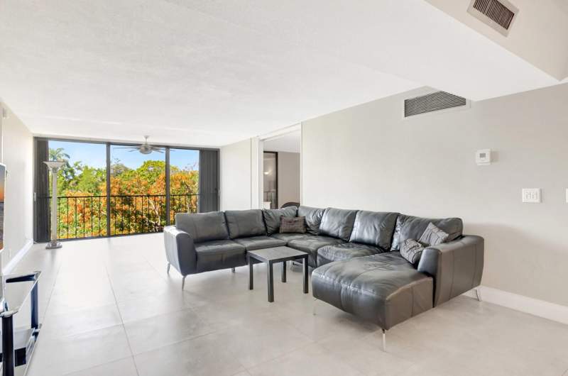 3 bedroom Condominium at 501 SW 11th Place #403, Corinthian Gardens, Boca Raton — photo 2