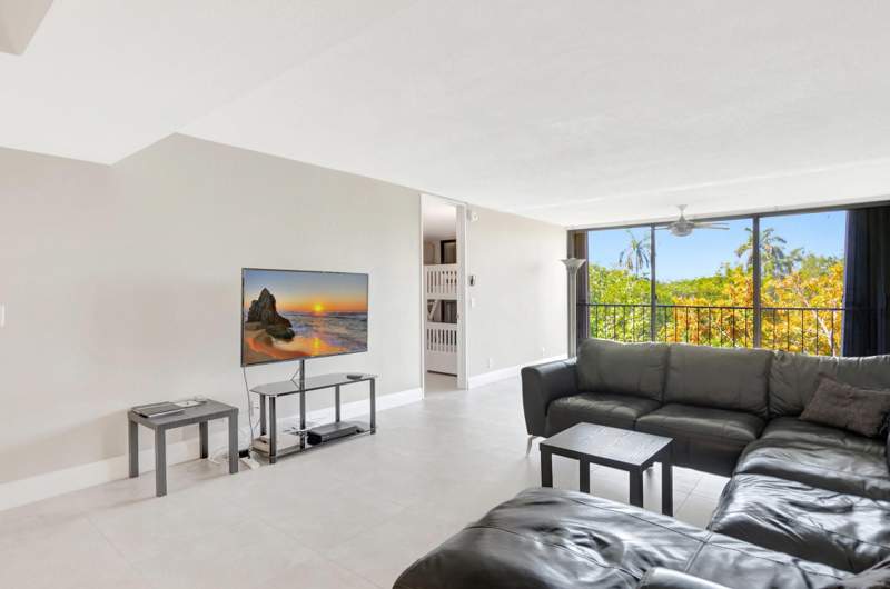 3 bedroom Condominium at 501 SW 11th Place #403, Corinthian Gardens, Boca Raton — photo 3