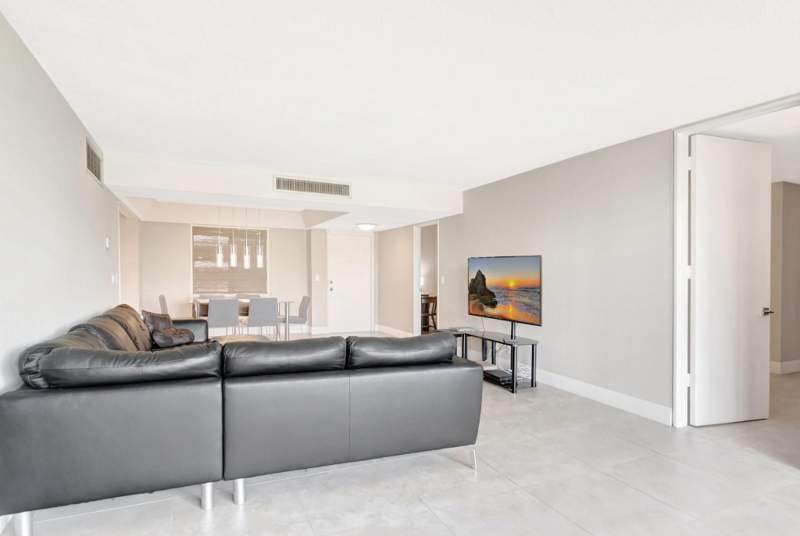 3 bedroom Condominium at 501 SW 11th Place #403, Corinthian Gardens, Boca Raton — photo 4