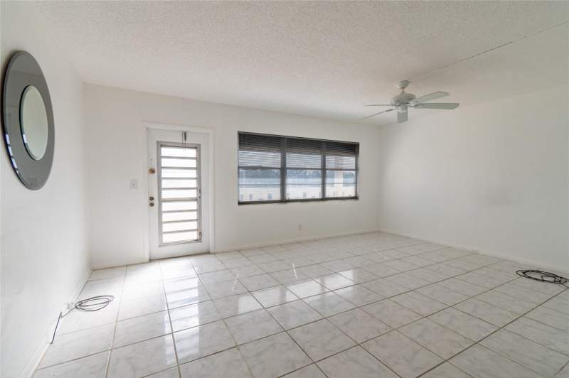 1 bedroom Condominium at 4035 Cambridge B #4035, Century Village Cambridge, Deerfield Beach — photo 3