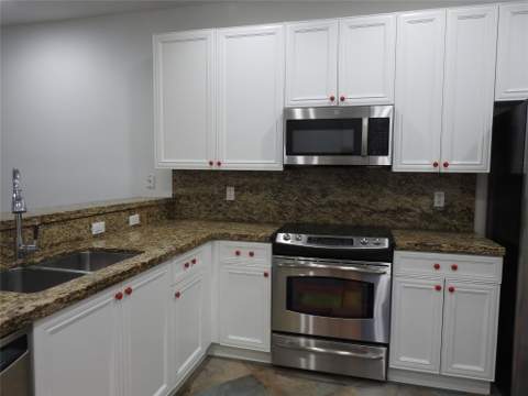 2299 NE 9th Avenue #2299, Wilton Manors FL - photo 10 of 30