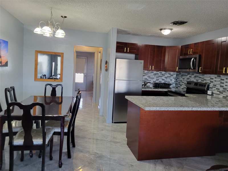 1 bedroom Stock Cooperative at 800 SW 11th Avenue #17, Rolen Lake Gardens, Hallandale Beach — photo 1