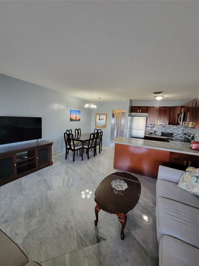 1 bedroom Stock Cooperative at 800 SW 11th Avenue #17, Rolen Lake Gardens, Hallandale Beach — photo 4