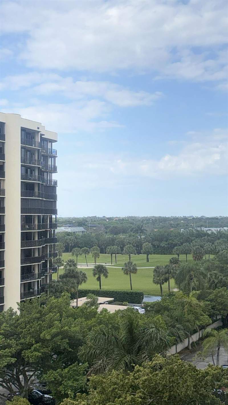 1 bedroom Condominium at 2425 Presidential Way #705, Lands Of The President C, West Palm Beach — photo 4