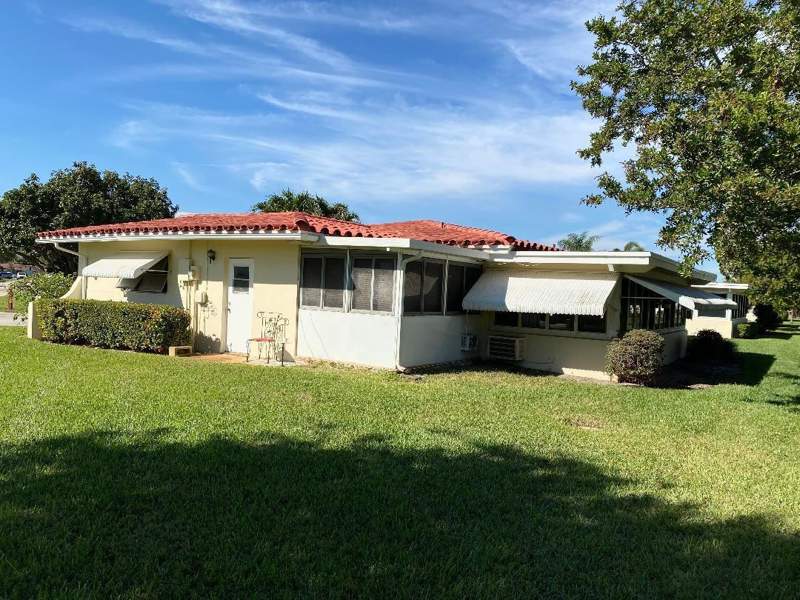 2 bedroom Single Family Residence at 4300 NW 12th Avenue, Crystal Lake Villas 64-20, Deerfield Beach — photo 2