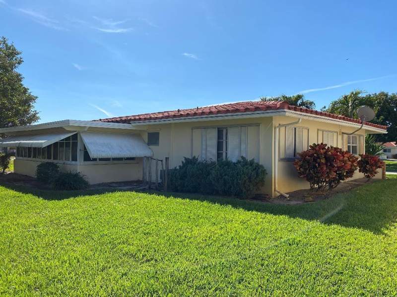 2 bedroom Single Family Residence at 4300 NW 12th Avenue, Crystal Lake Villas 64-20, Deerfield Beach — photo 3