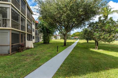 9523 S Hollybrook Lake Drive #102, Pembroke Pines FL - photo 22 of 64