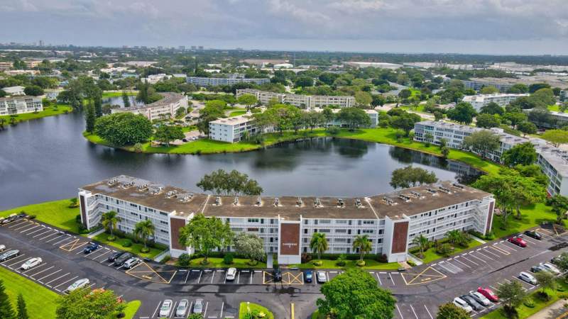 1 bedroom Condominium at 3107 Cambridge #3107, Century Village East, Deerfield Beach — photo 4