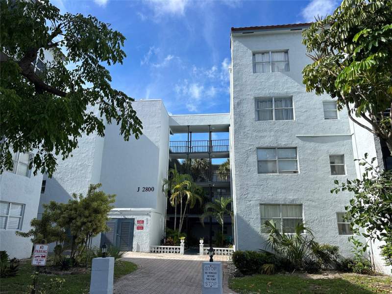 2 bedroom Condominium at 2800 Somerset Drive #109J, Somerset At Laud Lakes, Lauderdale Lakes — photo 2